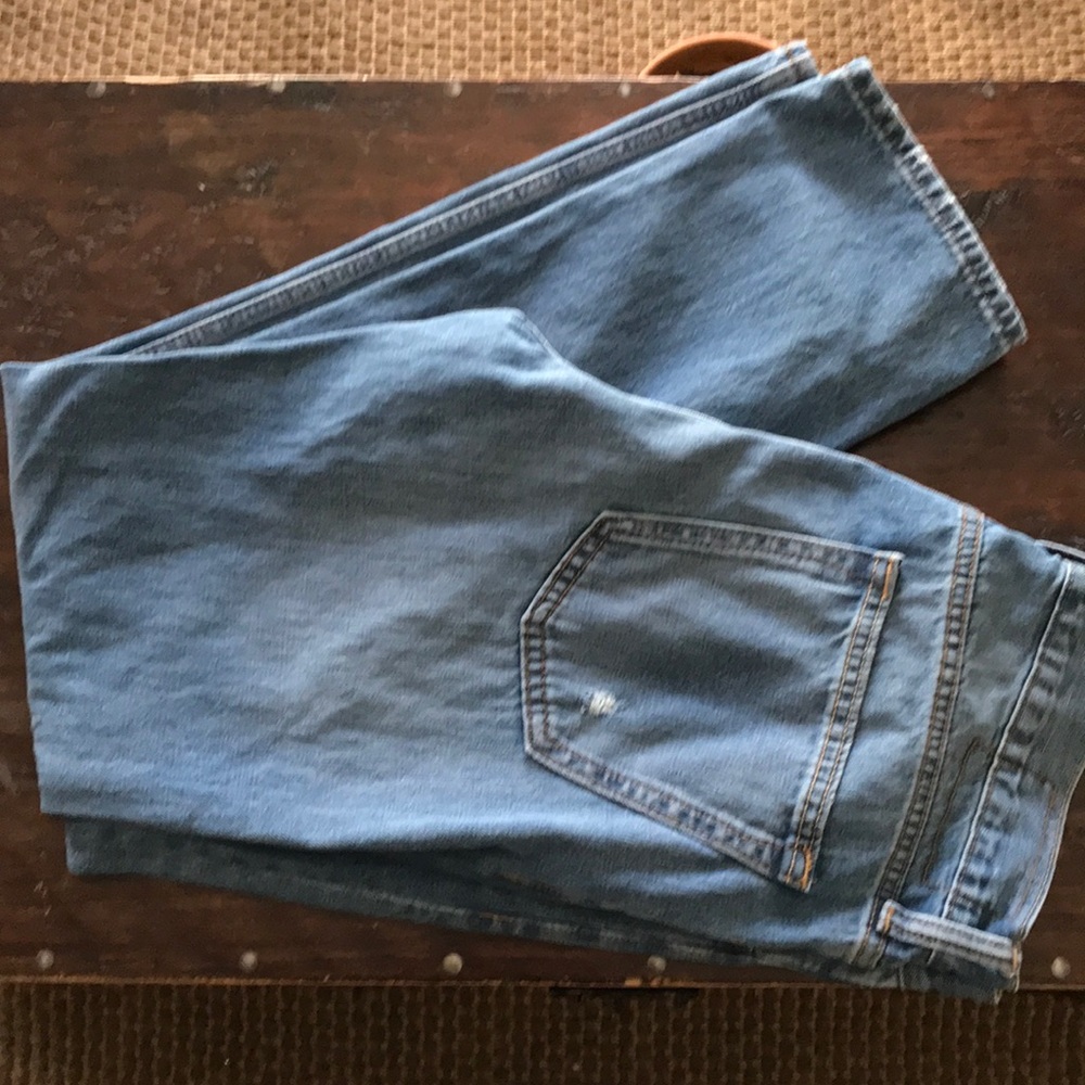 Old navy blue jeans 32x30 Slim fit distress look